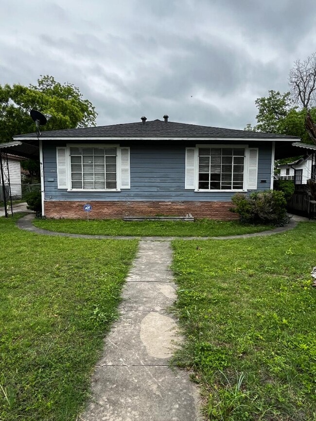 Building Photo - 1126 Bailey Ave