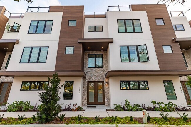 Building Photo - 620 Petit Wy