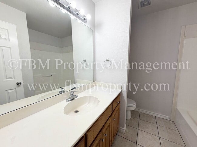 Building Photo - 706 Biloxi Dr