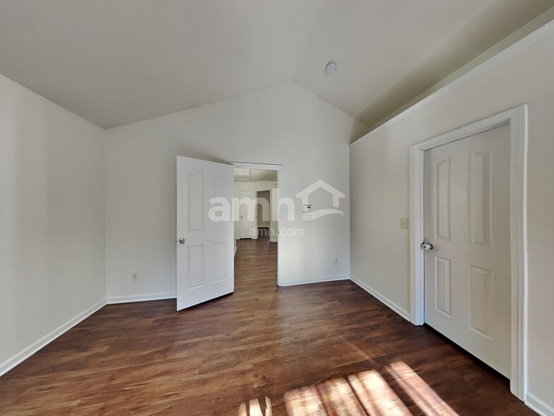 Building Photo - 8327 Rolling Meadows Ln