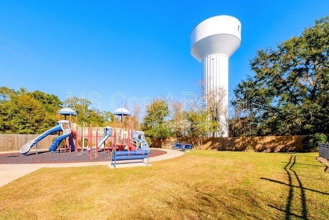 Building Photo - 2252 Beach Dr