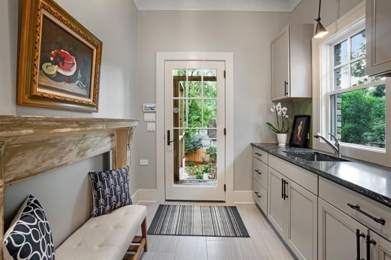 Building Photo - 407 8th St NE