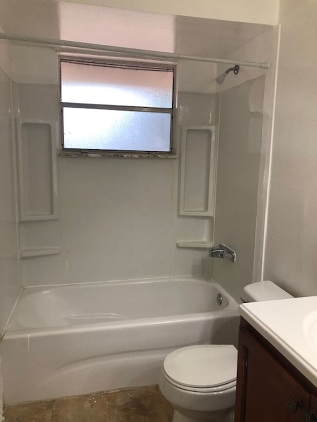 Building Photo - 3 Bed 2 Bath Home on Huge Corner Lot | Gar...