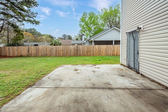 Building Photo - 5 Bedroom 2.5 Bath Home in St. James Estates - Goose Creek