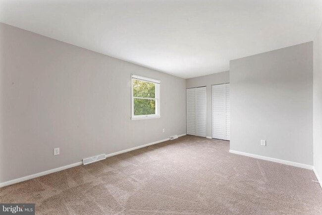 Building Photo - 143 Thomas Dr
