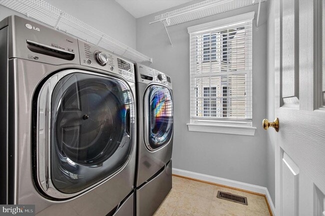 Building Photo - 25670 S Village Dr