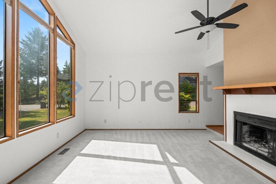 Building Photo - Unit