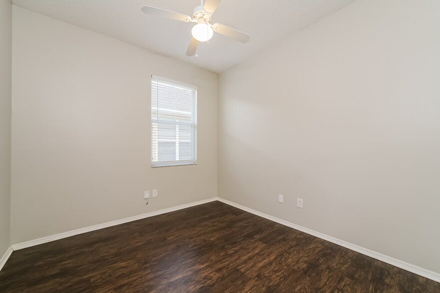 Building Photo - 1136 Cherry Valley Way