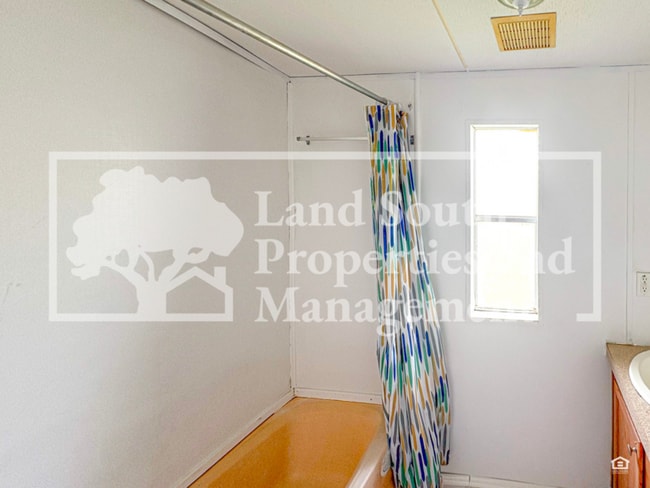 Building Photo - 425 Longfellow Blvd