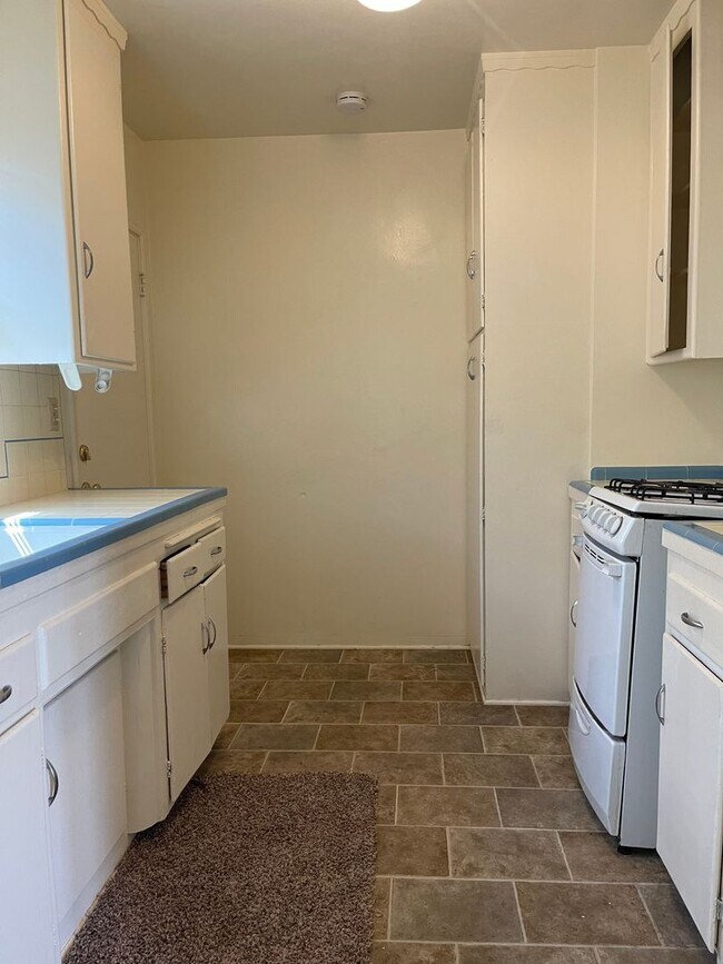 Building Photo - Darling 1 bedroom home ready for you