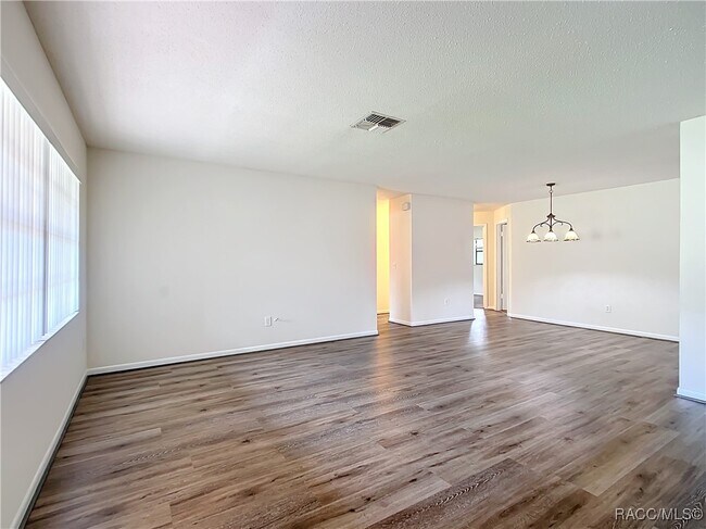 Building Photo - 1237 N Lion Cub Point