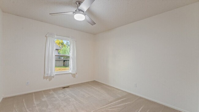 Building Photo - 403 S 37th St