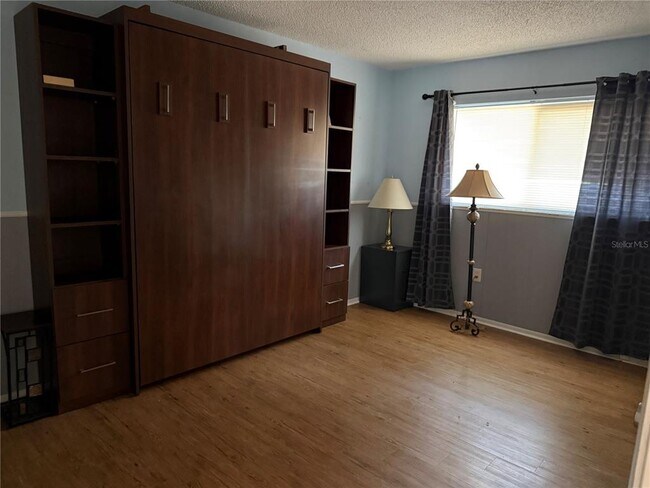 Building Photo - 819 S Gondola Dr