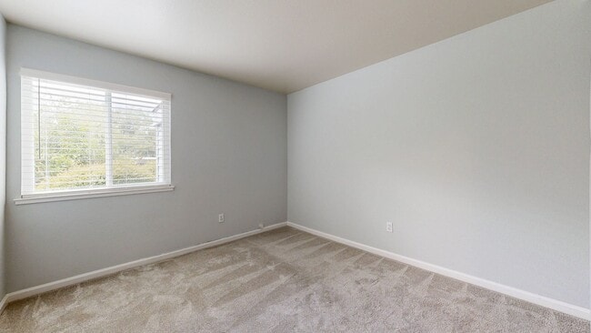 Building Photo - Serene 2 Bedroom 2 Bath Townhome in Windsor, CA with Carport Included!