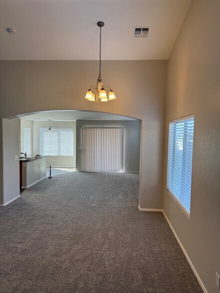 Building Photo - 9741 W Heber Rd