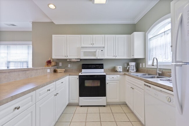Building Photo - 4878 Dahlia Ct