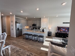 Building Photo - 900 Tarragon Rd