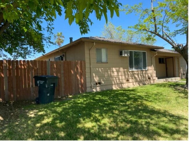 Building Photo - Move-In Ready 2BR Duplex — South Sacramento, Pets OK