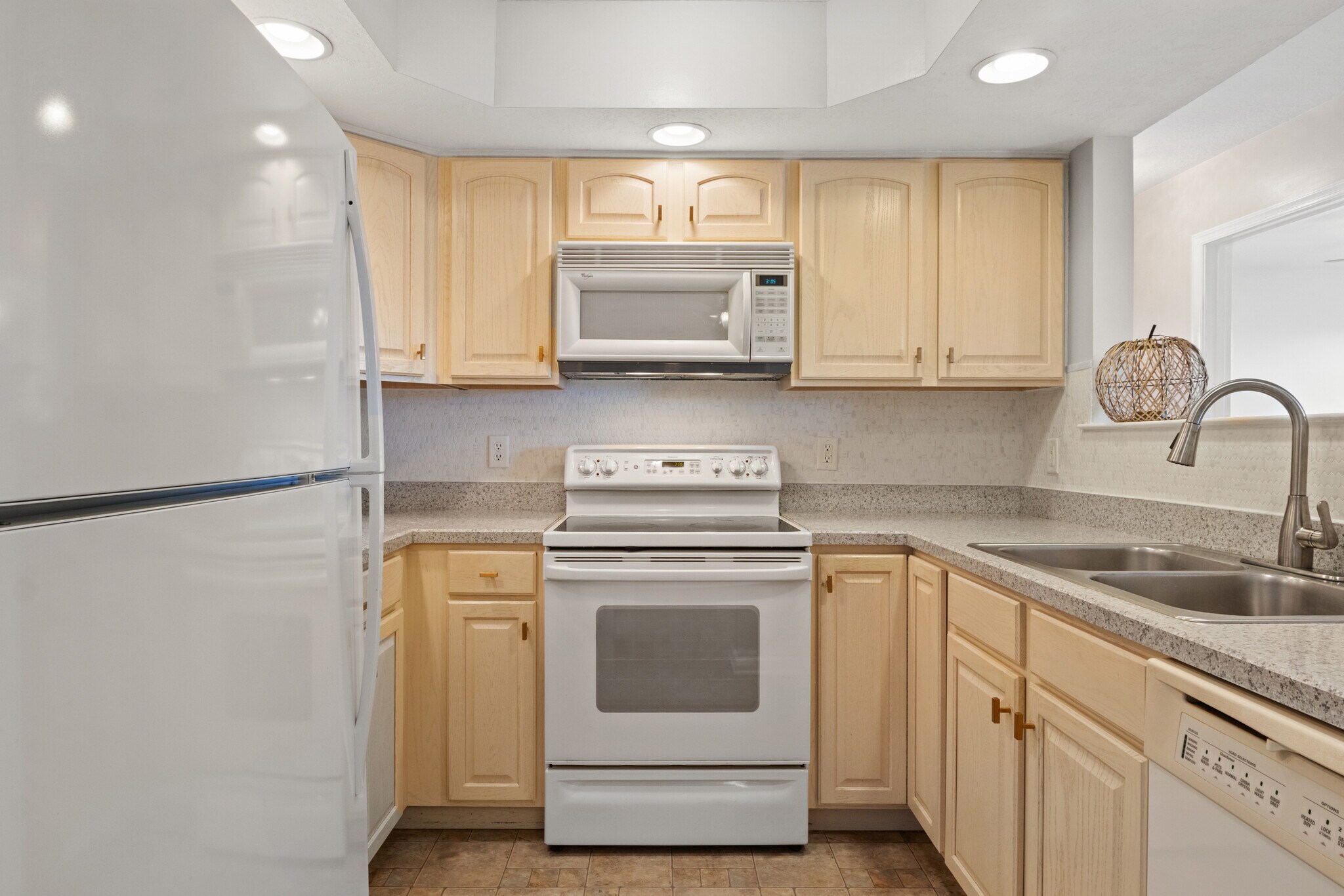 Building Photo - 240 N 2nd St