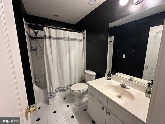 Building Photo - 28405 Pinehurst Cir