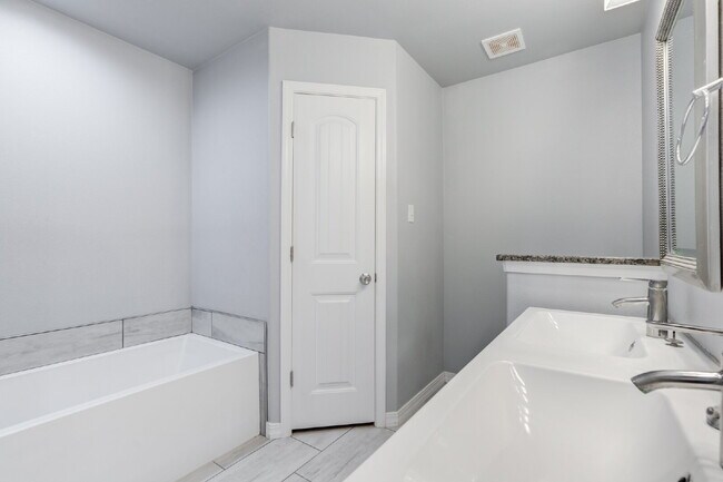 Building Photo - Wonderful 3 Bed 2 Bath in Willow Bend!