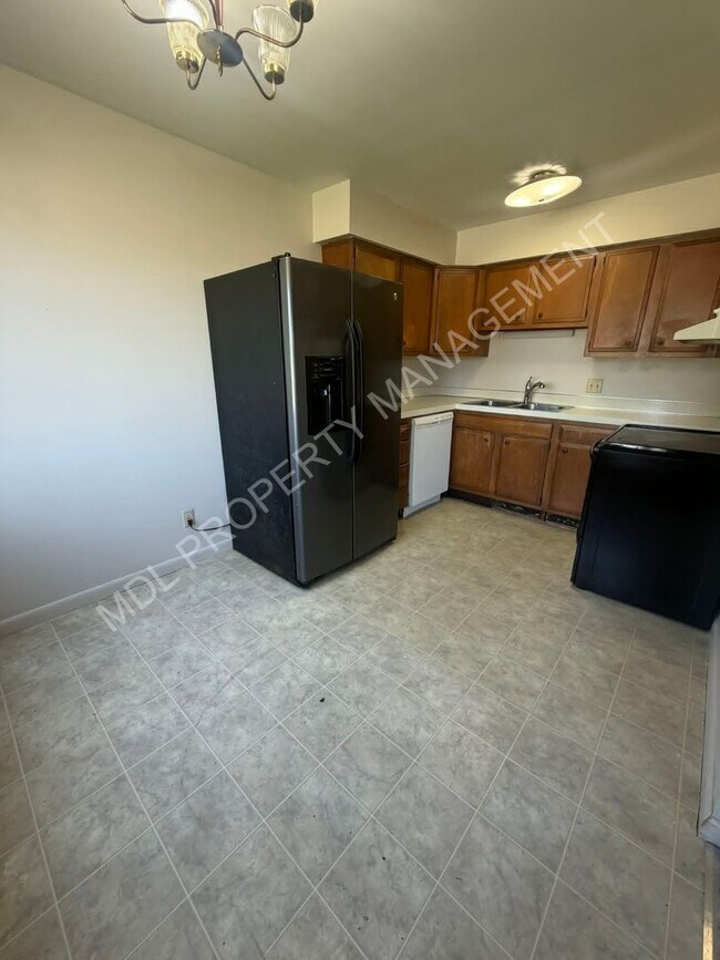 Building Photo - 2225 Weiss St