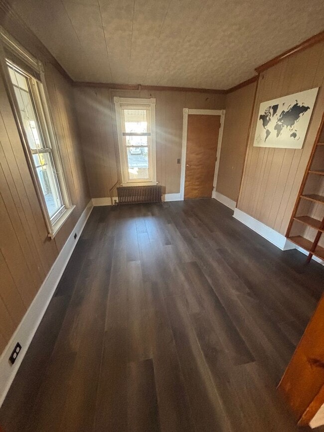 Building Photo - 10 Town Hill Ave