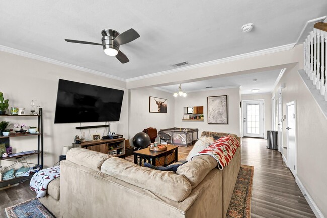 Building Photo - 562 Wingspan Way