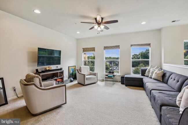 Building Photo - 3028 Rittenhouse Cir