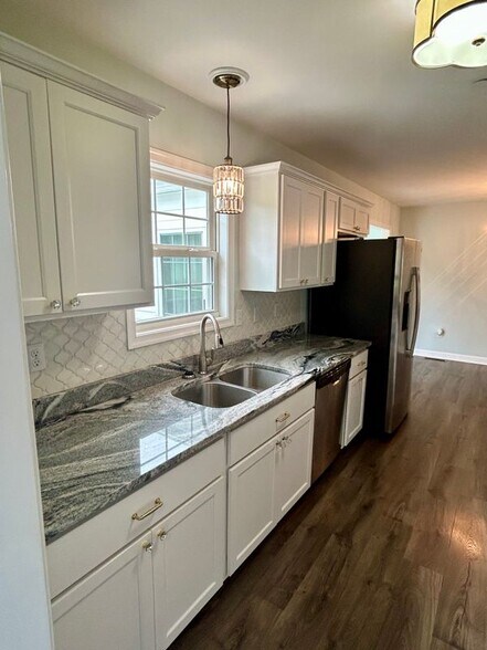 Building Photo - 4751 Piper Ln
