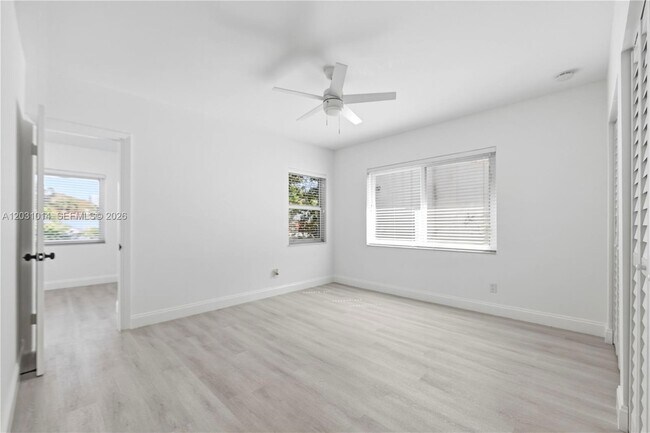 Building Photo - 2240 SW 16th Ct