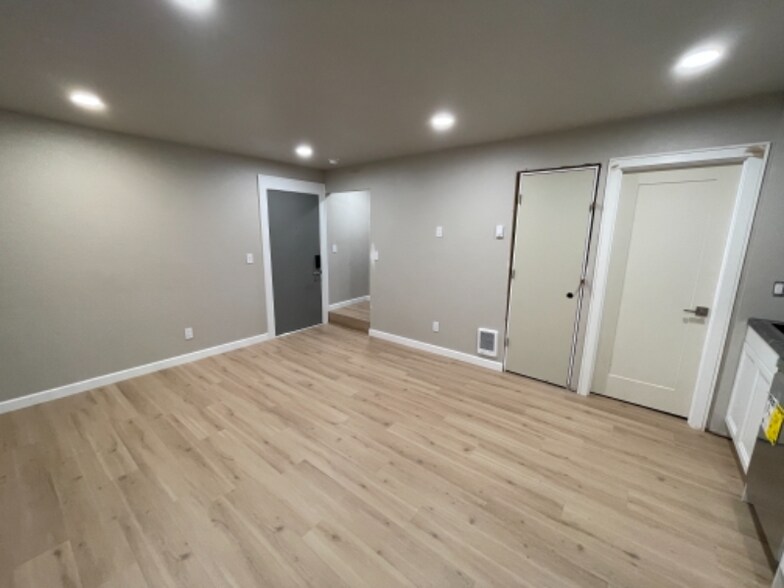 Building Photo - 120 S University Dr