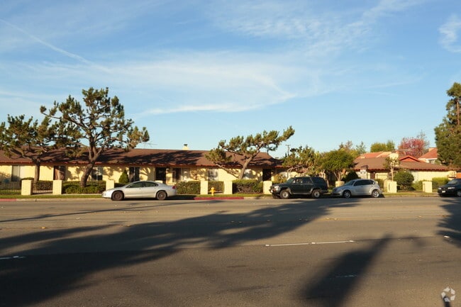 Building Photo - 1421 S Knott Ave