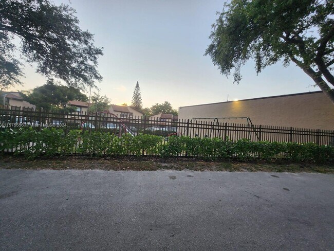 Building Photo - 1701 Bayberry Dr