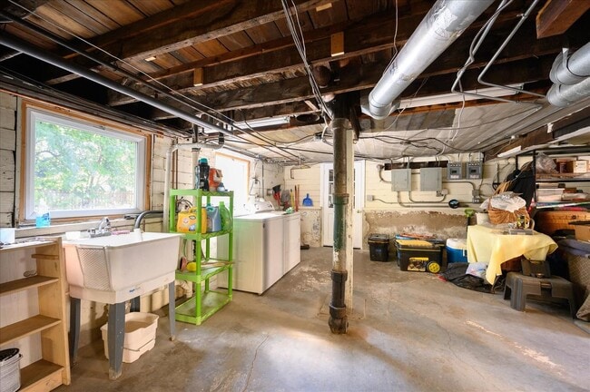 Building Photo - 614 Euclid Ave
