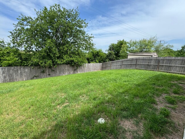 Building Photo - 6304 Castle Gap Dr