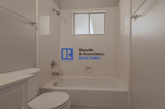 Building Photo - 3 Bed/2 Bath Home In Huntington Park