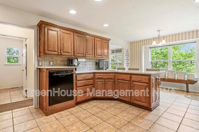 Building Photo - 28 Latshaw Dr