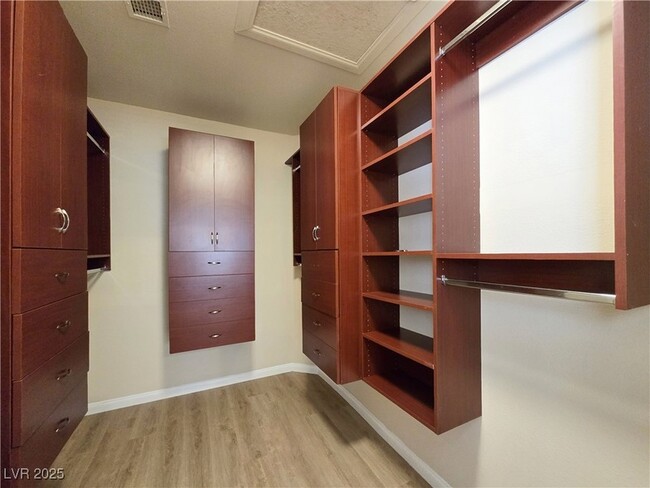 Building Photo - 200 Tayman Park Ave