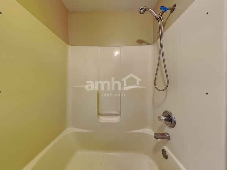 Building Photo - 15 Whispering Woods Ln