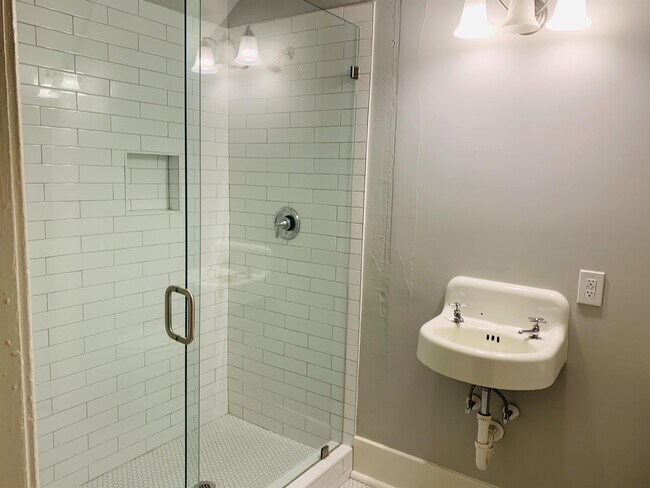 Building Photo - 412 Seiler Ave