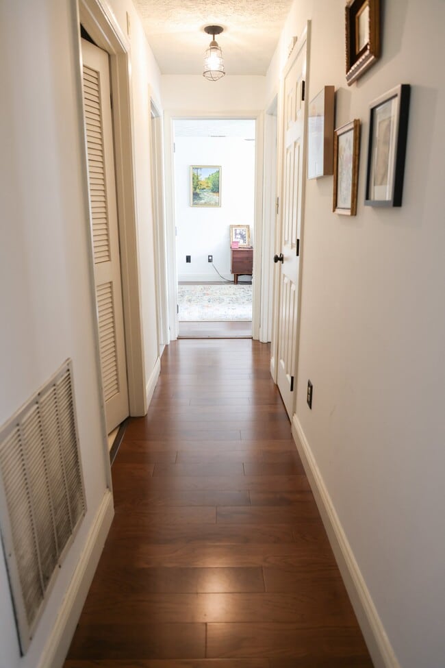 Building Photo - 707 Harvest Run Dr
