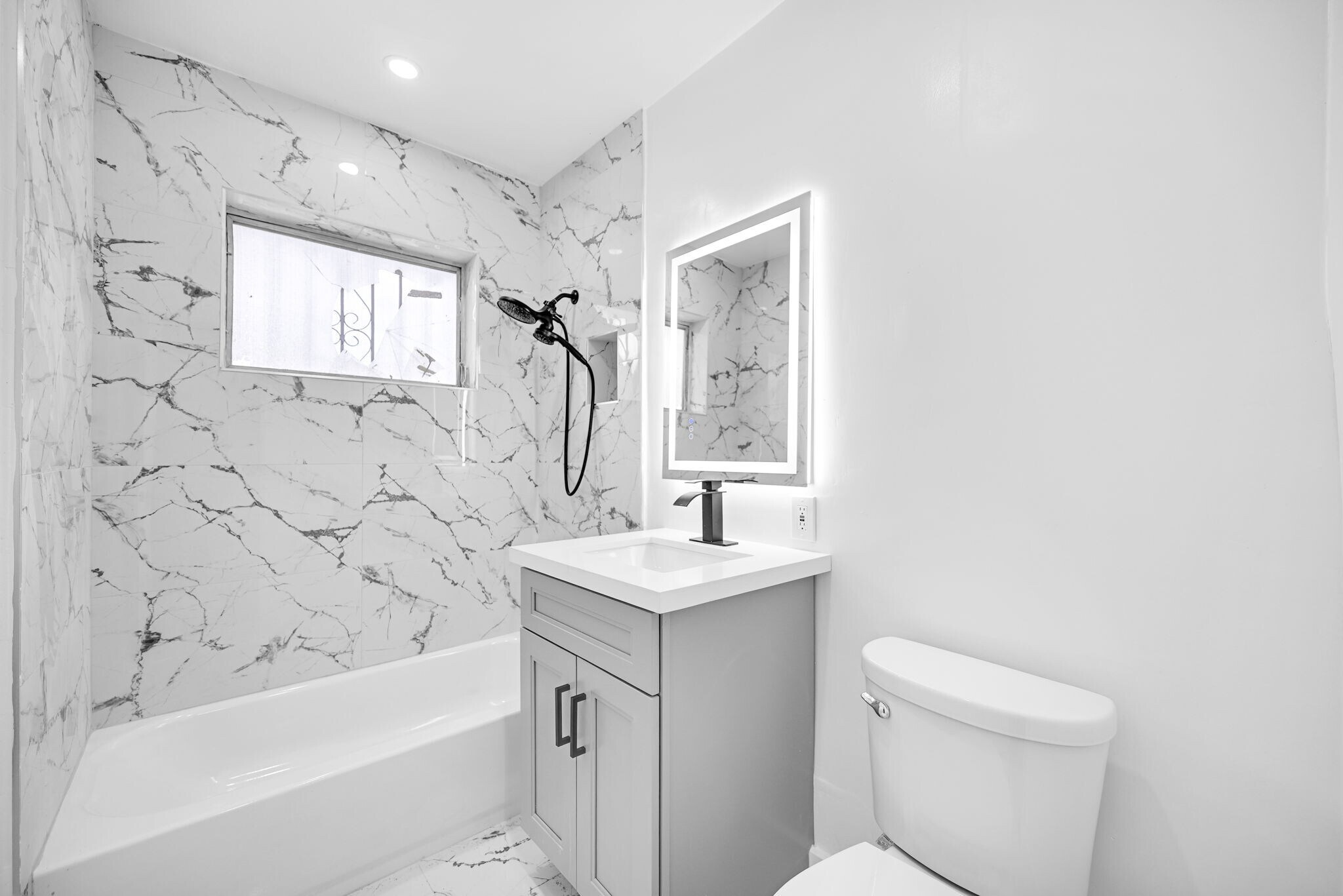 Building Photo - 643 NE 149th St