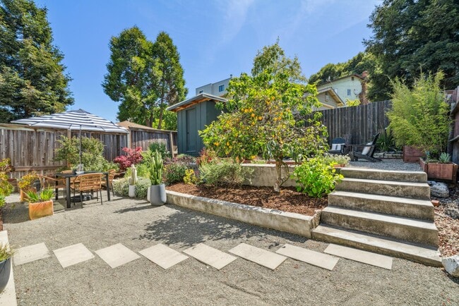 Building Photo - 6212 Bernhard Ave