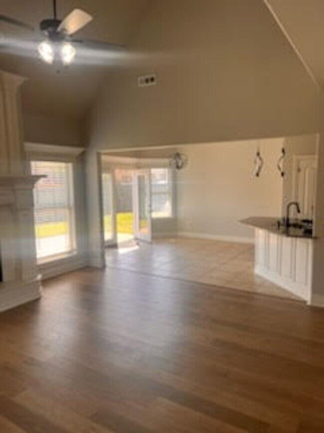 Building Photo - Spacious 4 Bedroom Home in Centerton