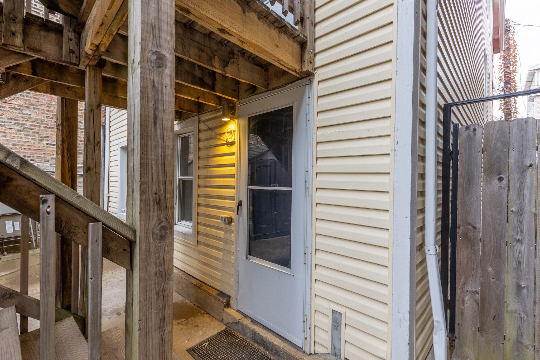Building Photo - 1122 W 19th St
