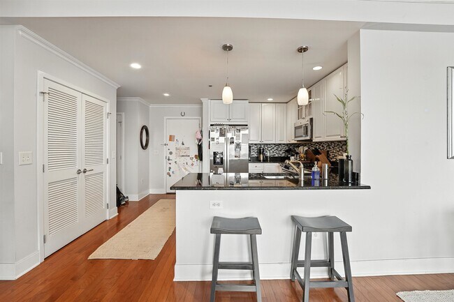 Building Photo - 1125 Maxwell Ln