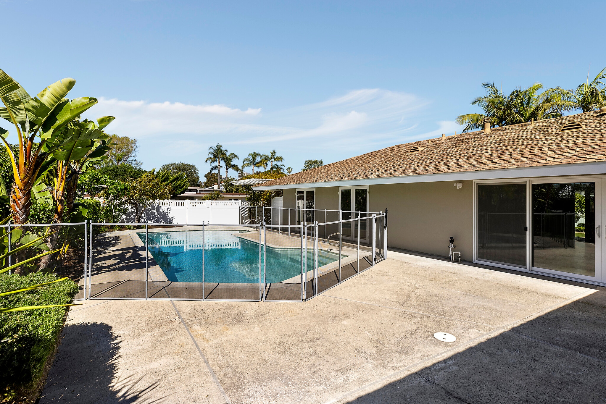 Building Photo - 1901 Altura Dr