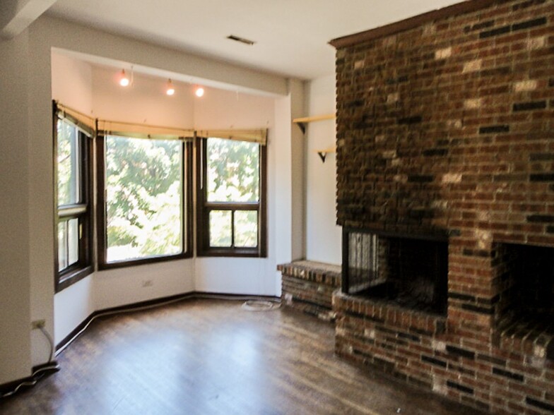 Primary Photo - 871 W Lill Ave