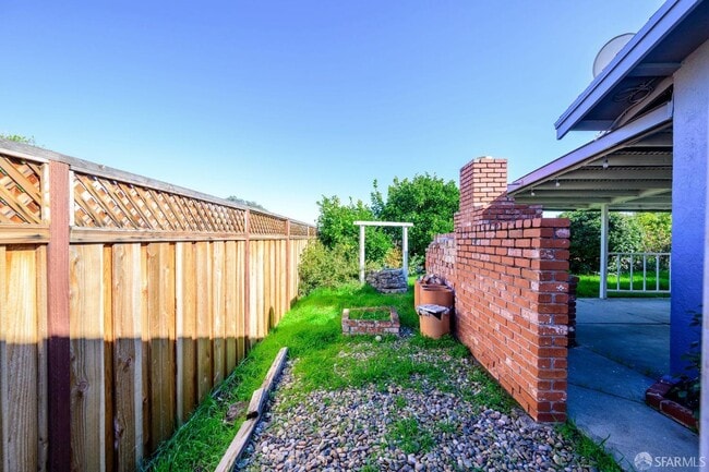 Building Photo - 4301 Hillview Dr